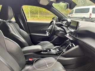 2021 Peugeot 2008 8AT II, чёрный, 1772995 рублей, вид 3