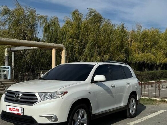 2012 Toyota Highlander II (XU40) Рестайлинг, белый, 1900000 рублей