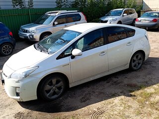 2010 Toyota Prius III (XW30), белый, 800000 рублей, вид 1