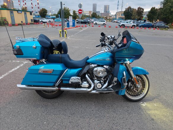 2011 Harley-Davidson Road Glide, синий, 1000000 рублей - вид 5