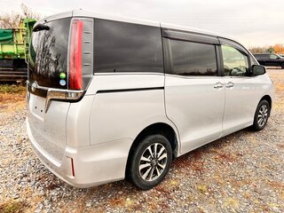 2018 Toyota Esquire I Рестайлинг, серебристый, 2835000 рублей, вид 4
