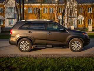 2011 Kia Sorento II, золотистый, 1590000 рублей, вид 4