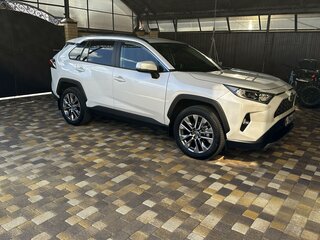 2021 Toyota RAV4 V (XA50), белый, 3850000 рублей, вид 2