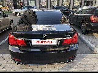 2009 BMW 7 серии 740i V (F01/F02/F04), серый, 1350000 рублей, вид 4