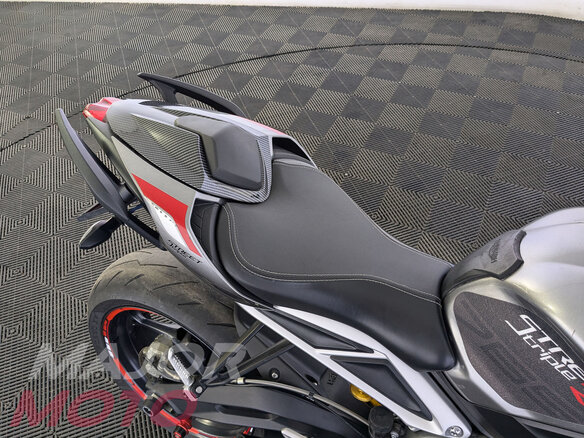 2020 Triumph Street Triple, серый - вид 10