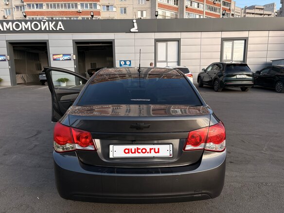 2012 Chevrolet Cruze I, серый, 560000 рублей - вид 4