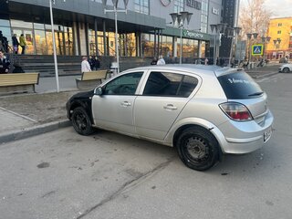 2011 Opel Astra H Рестайлинг, серебристый, 490000 рублей, вид 2