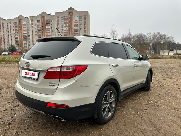 2014 Hyundai Santa Fe Grand III, бежевый, 2250000 рублей - вид 3