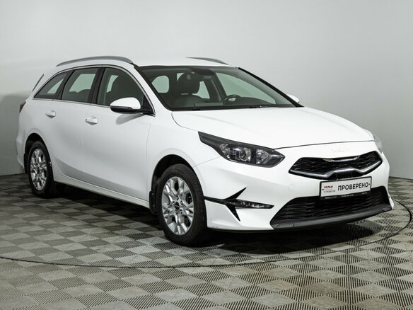 2021 Kia Ceed III Рестайлинг, белый - вид 2