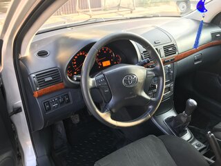 2008 Toyota Avensis II Рестайлинг, серебристый, 850000 рублей, вид 4