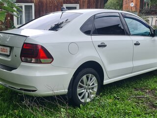 2017 Volkswagen Polo V Рестайлинг, белый, 1290000 рублей, вид 4