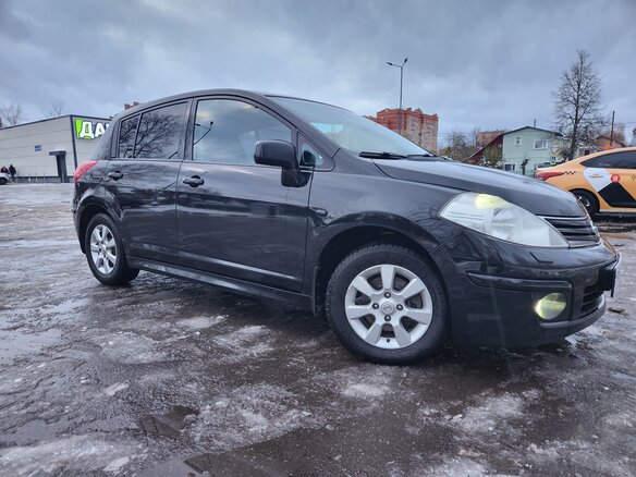2011 Nissan Tiida I Рестайлинг, чёрный, 660000 рублей - вид 2
