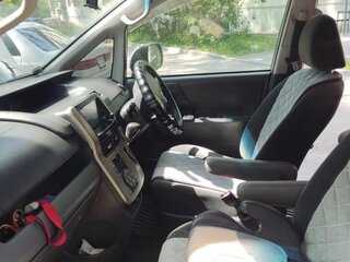 2007 Toyota Voxy II (R70), серебристый, 950000 рублей, вид 3