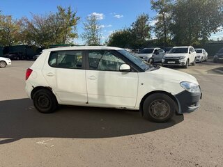 2013 Skoda Fabia II Рестайлинг, белый, 350000 рублей, вид 3