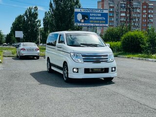 2005 Nissan Elgrand II (E51), белый, 1399000 рублей, вид 4