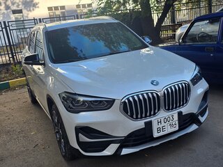 2021 BMW X1 20i xDrive II (F48) Рестайлинг, белый, 3370000 рублей, вид 3