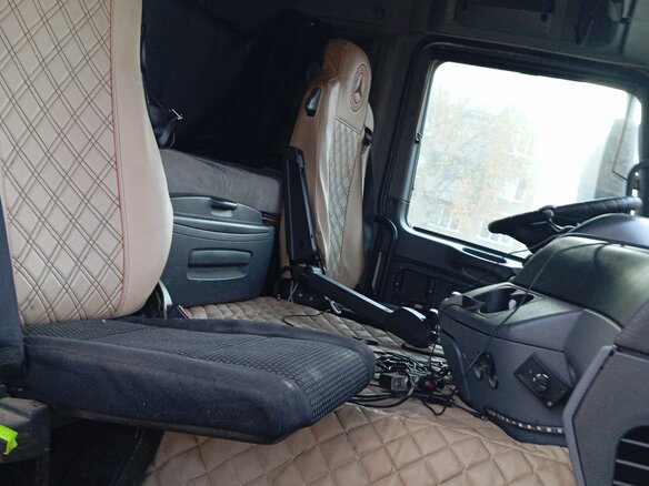 2011 Mercedes-Benz Actros, белый, 3100000 рублей - вид 1