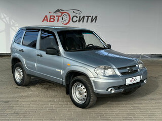 2013 Chevrolet Niva I Рестайлинг, серебристый, 550000 рублей, вид 1