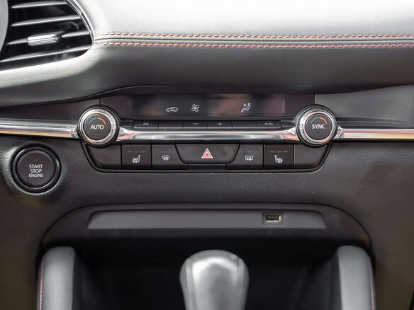 2022 Mazda 3 Axela IV (BP), белый, 1875000 рублей - вид 16