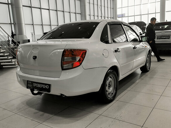 2016 Lada (ВАЗ) Granta Sport I, белый, 399000 рублей - вид 4