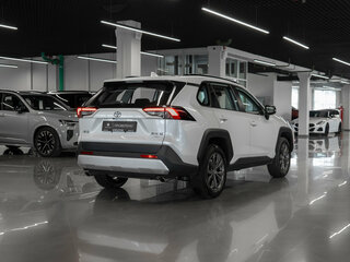 2025 Toyota RAV4 V (XA50), белый, 4200000 рублей, вид 5