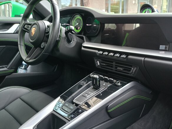 2021 Porsche 911 Carrera 4S VIII (992), зелёный, 16100000 рублей - вид 17