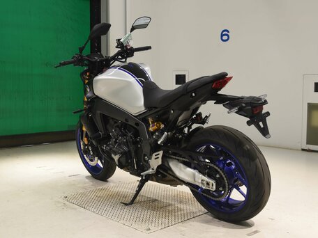 2022 Yamaha MT-09 (FZ-09), серебристый, 1175000 рублей, вид 4