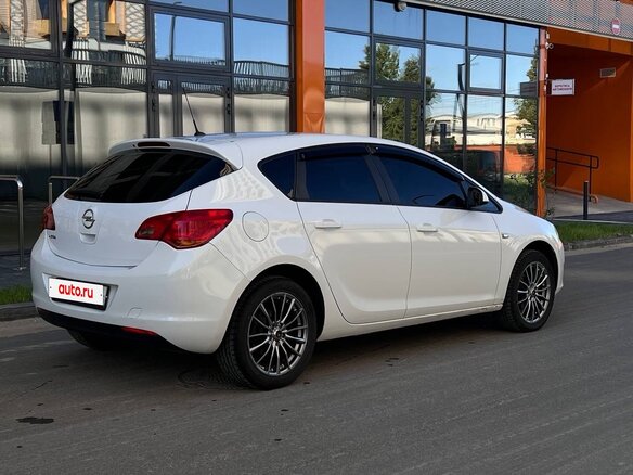 2011 Opel Astra J, белый, 680000 рублей - вид 4