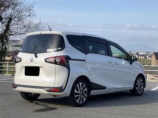 2022 Toyota Sienta II Рестайлинг, белый, 1125000 рублей, вид 4
