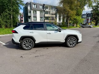 2019 Toyota RAV4 V (XA50), белый, 2750000 рублей, вид 2