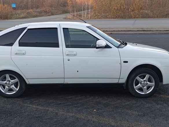 2013 Lada (ВАЗ) Priora I Рестайлинг, белый, 360000 рублей - вид 3