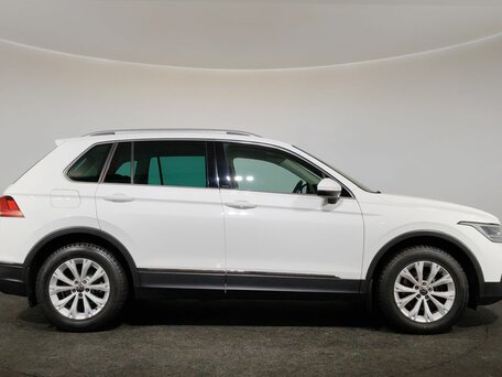 2020 Volkswagen Tiguan II Рестайлинг, белый, 2255000 рублей, вид 4