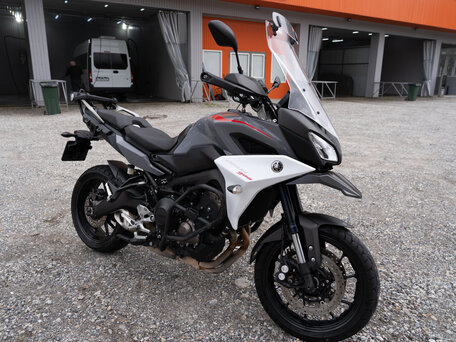 2018 Yamaha MT-09 Tracer (FJ-09), серый, 750000 рублей, вид 1
