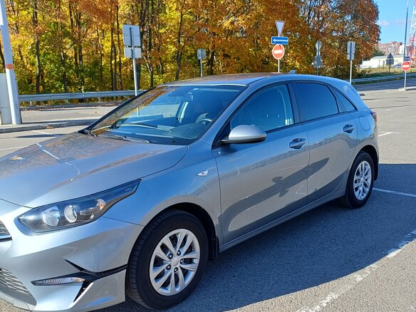 2022 Kia Ceed III Рестайлинг, серый, 2150000 рублей - вид 4