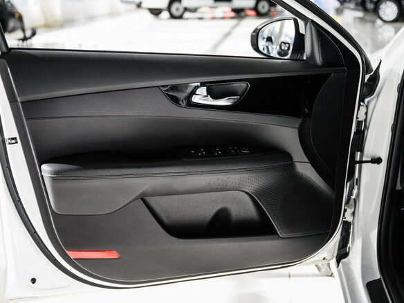 2021 Kia Cerato IV Рестайлинг, белый, 2280000 рублей - вид 21