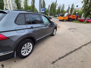 2021 Volkswagen Tiguan II Рестайлинг, серый, 2600000 рублей, вид 3