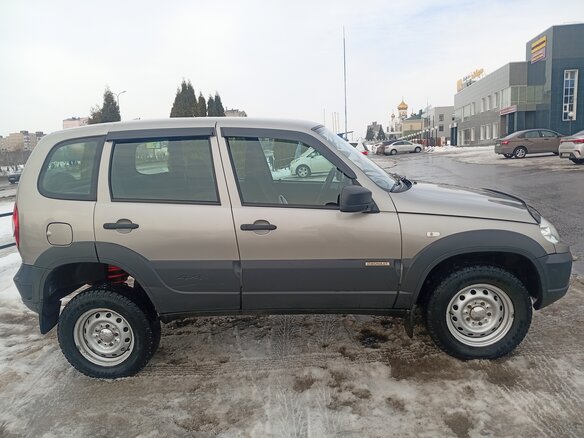 2016 Chevrolet Niva I Рестайлинг, серый, 670000 рублей - вид 3