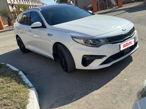 2019 Kia Optima IV Рестайлинг, белый, 2600000 рублей - вид 4