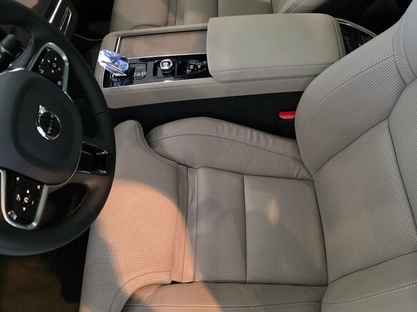 2026 Volvo XC90 B6 II Рестайлинг 2, серебристый, 10690000 рублей - вид 10