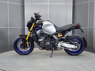 2024 Yamaha MT-09 (FZ-09), серебристый, 1199000 рублей, вид 5