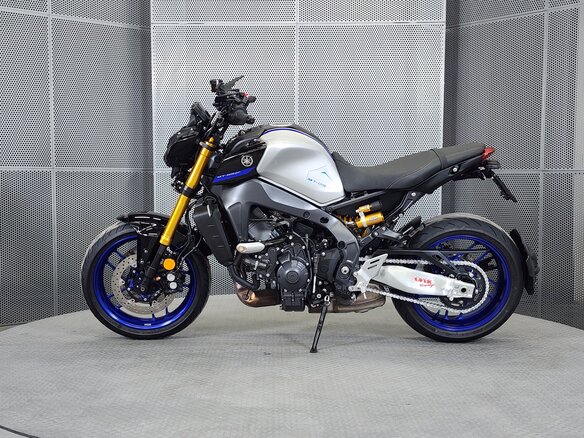 2024 Yamaha MT-09 (FZ-09), серебристый, 1199000 рублей - вид 4