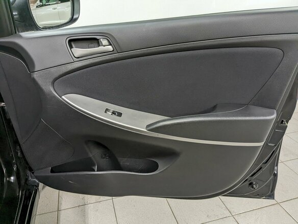 2015 Hyundai Solaris I Рестайлинг, чёрный - вид 17