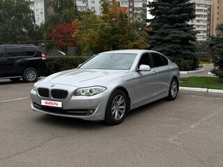 2011 BMW 5 серии 520i VI (F10/F11/F07), серебристый, 1700000 рублей, вид 1