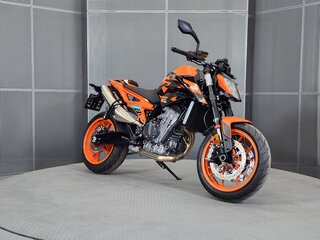 2023 KTM 890 Duke GP, оранжевый, 899000 рублей, вид 2