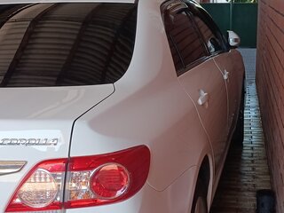 2010 Toyota Corolla X (E140, E150) Рестайлинг, белый, 1600000 рублей, вид 2