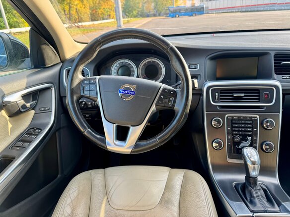 2013 Volvo S60 II, чёрный - вид 10