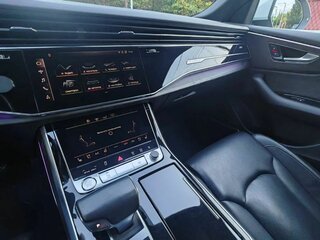 2019 Audi Q8 45 TDI I (4M), белый, 5800000 рублей, вид 3