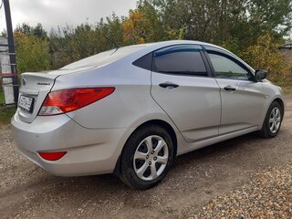 2013 Hyundai Solaris I, серебристый, 685000 рублей, вид 4
