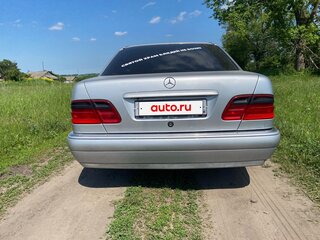 1997 Mercedes-Benz E-Класс 200 II (W210, S210), серебристый, 450000 рублей, вид 3