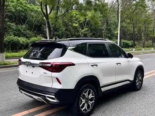 2022 Kia KX3, белый, 1645000 рублей, вид 4